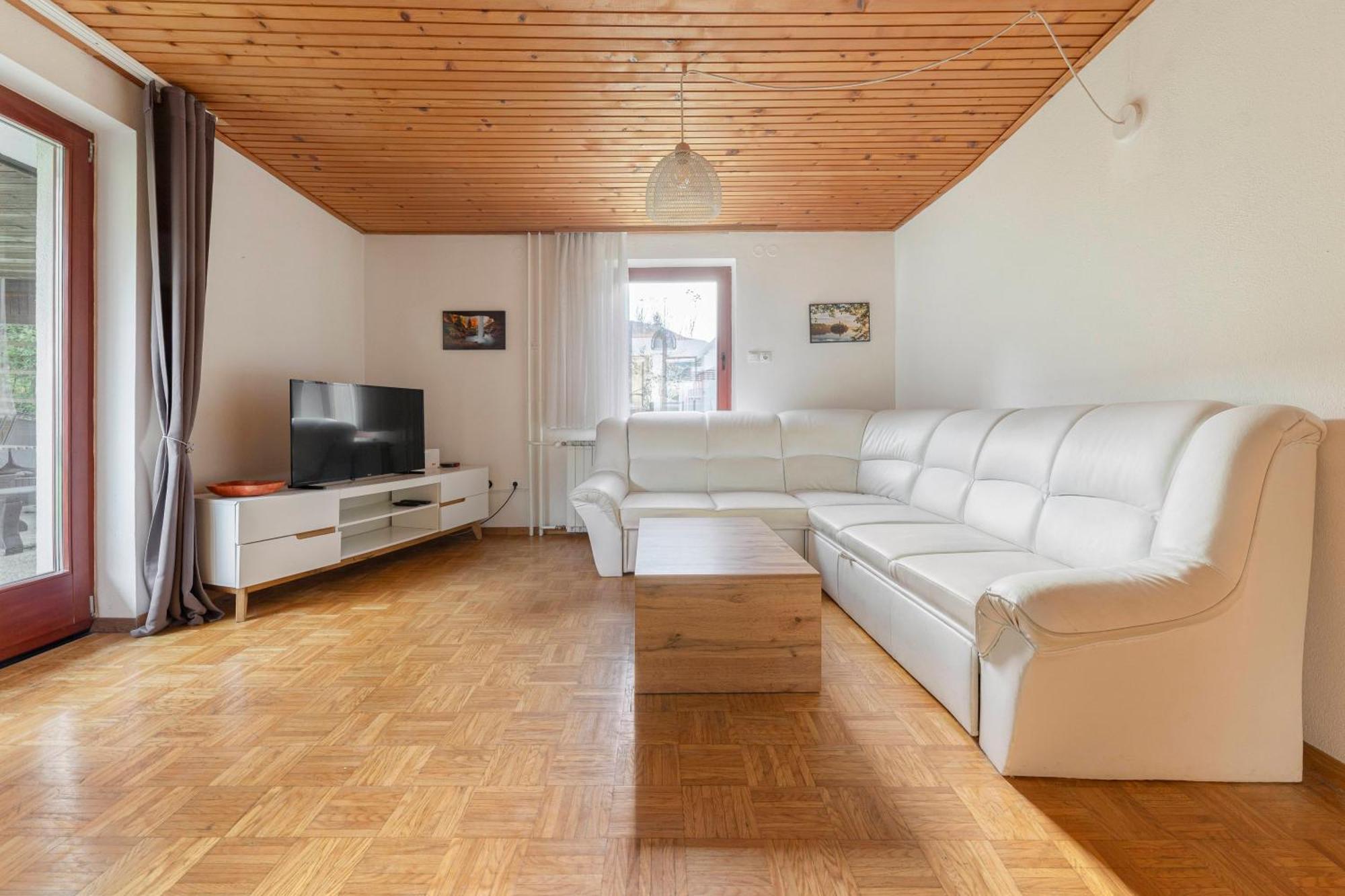 Appleby Apartments Kersnik ボーヒニ エクステリア 写真